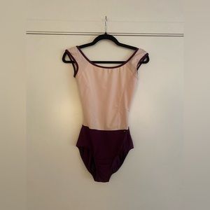 MARIIA DANCEWEAR PRINCESS CAP
SLEEVE LEOTARD Size Small